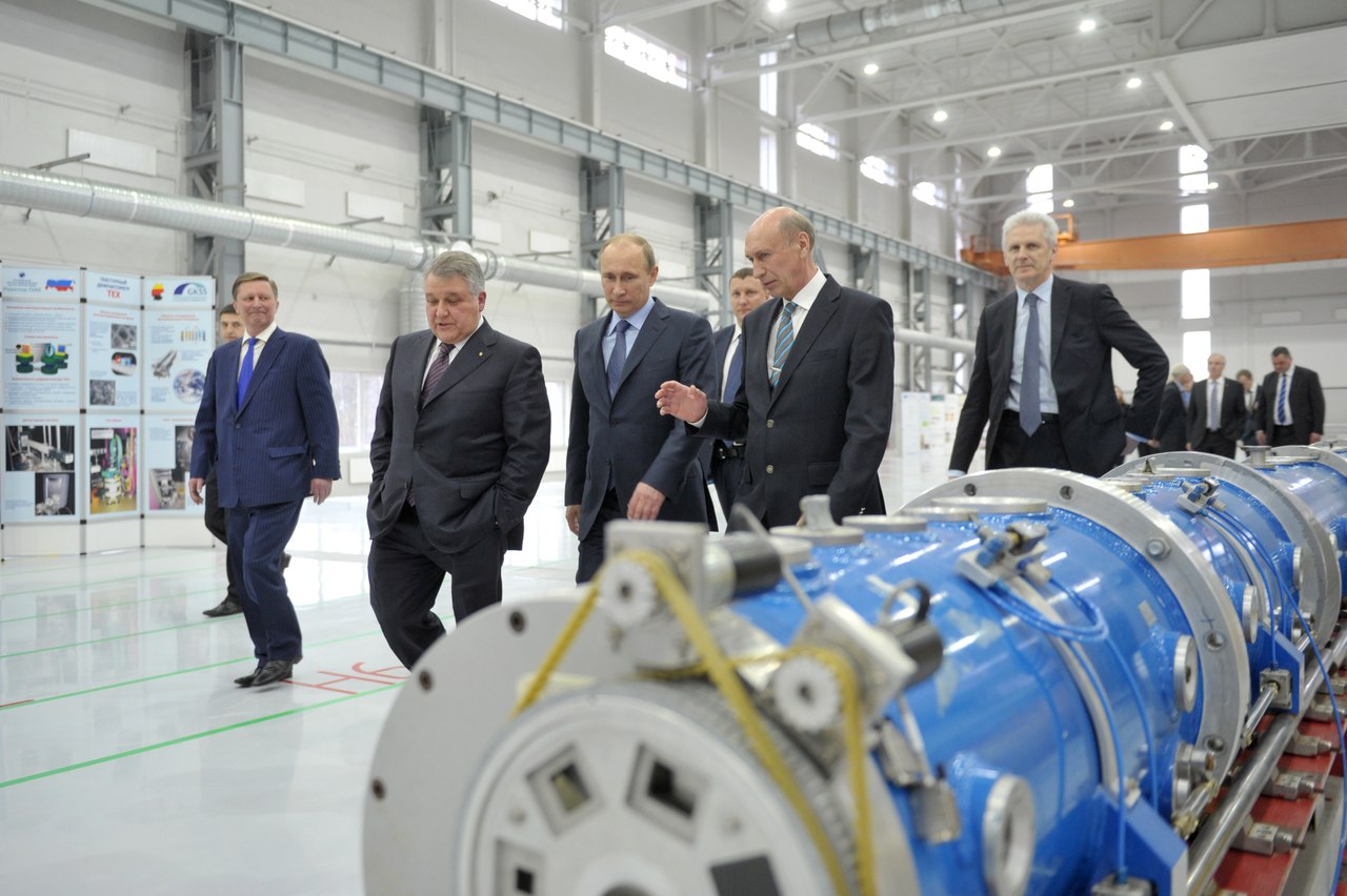 President of the Russian Federation Vladimir V. Putin visits the neutron guide hall of the PIK neutron research facility on 30 April 2013