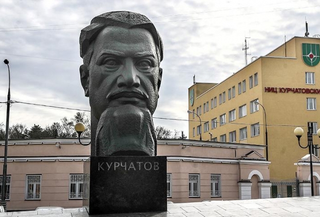 Сотрудник ниц. Институт им Курчатова Москва. Курчатовский институт Щукинская. Курчатовский институт памятник. Курчатовский институт ядерной физики.